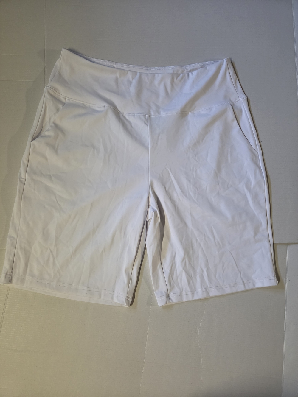 Women’s High-Waist White Bermuda Shorts with Side Pockets